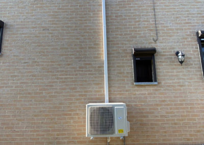 une clim sur façade de maison en Belgique