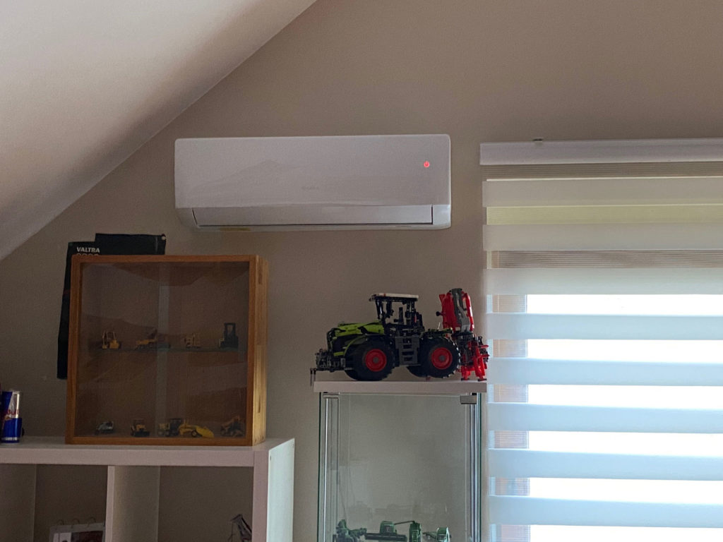 Une clim réversible poser dans une chambre d'enfants en belgique