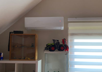 Une clim réversible poser dans une chambre d'enfants en belgique