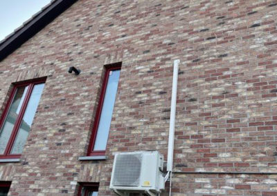 clim extérieur sur une façade de maison en Belgique
